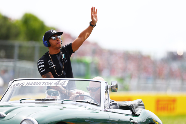 梅赛德斯车队汉密尔顿巡游