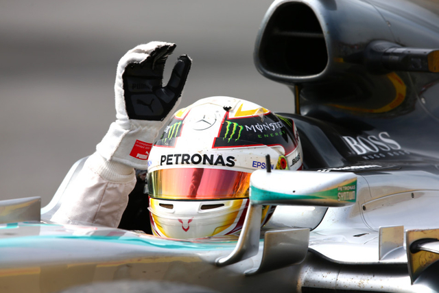 汉密尔顿庆祝夺冠