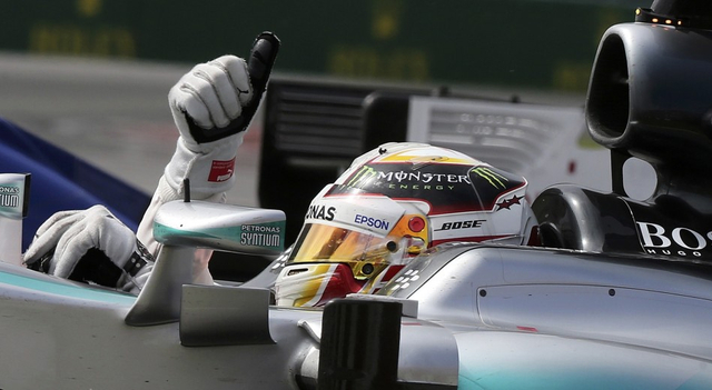 汉密尔顿庆祝夺冠