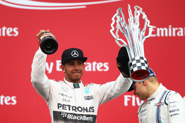 汉密尔顿庆祝夺冠