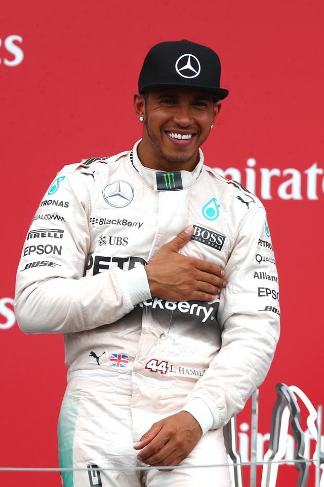 汉密尔顿享受胜利时刻
