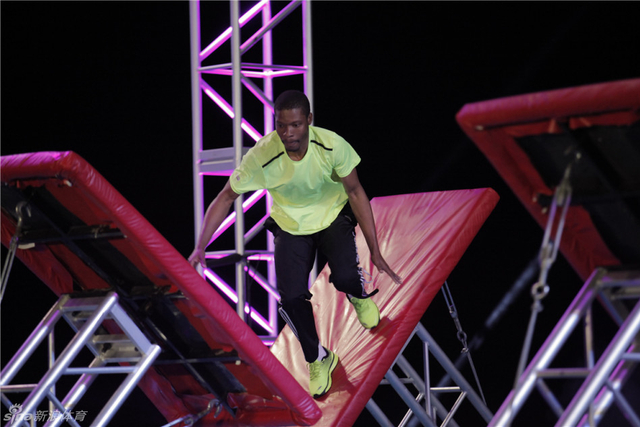 江苏卫视大型户外闯关节目《极限勇士》首播