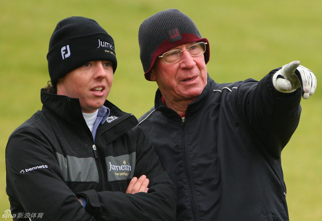 与曼联传奇博比-查尔顿同组