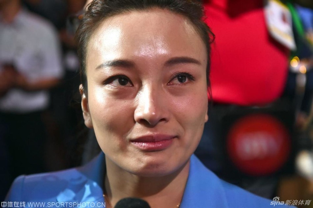 李妮娜喜极而泣