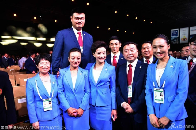 姚明、杨澜、李妮娜、张虹、宋安东等合影