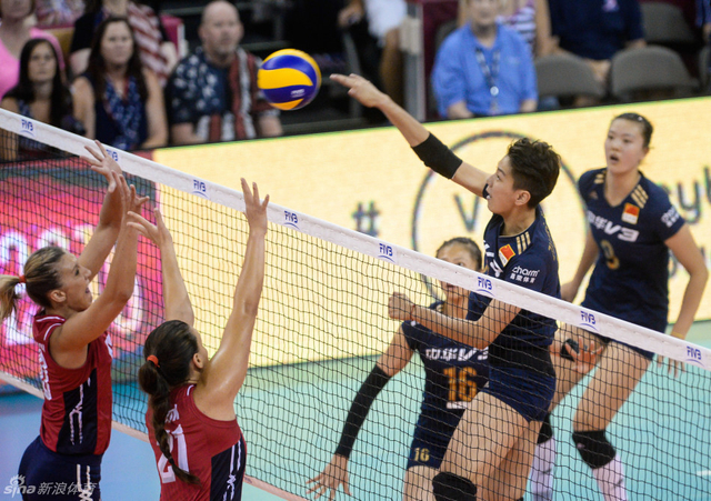 张晓雅帅气扣球