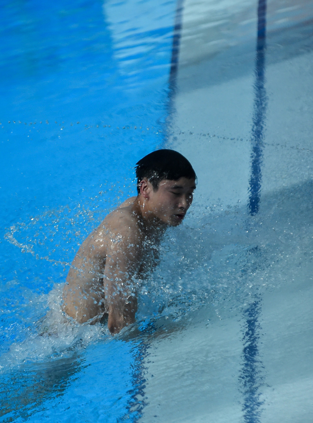 曹缘试跳后出水