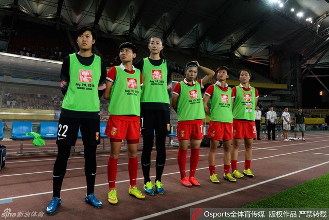 中国女足替补席仅6人
