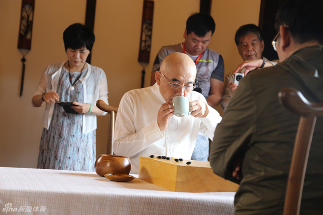 武宫正树喝茶
