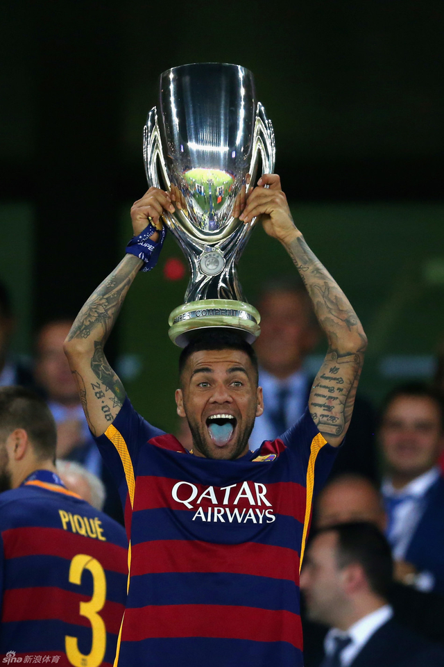 欧超杯-梅西2球巴萨5-4绝杀胜