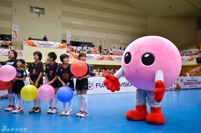 小球员和吉祥物