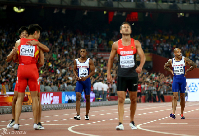 张培萌苏炳添拥抱