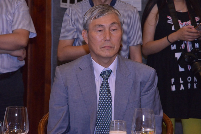 曹薰铉出席晚宴