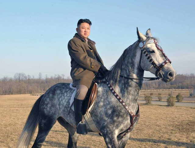 金正恩骑马