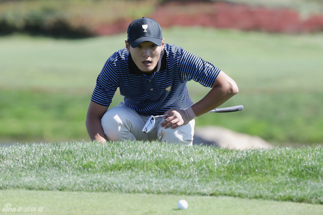 李真明果岭看线