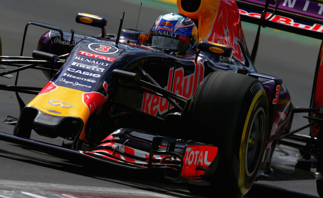 红牛车队里卡多