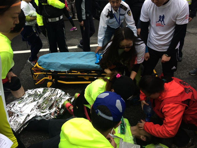 上马选手倒地心脏骤停