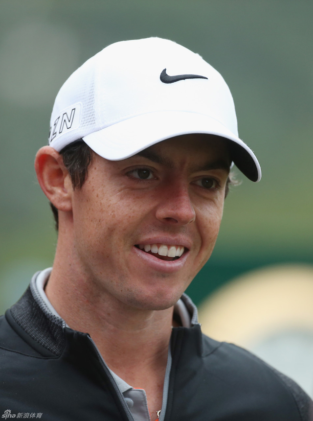 麦克罗伊露出微笑