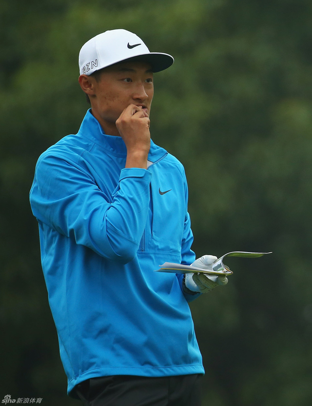 李昊桐陷入思考