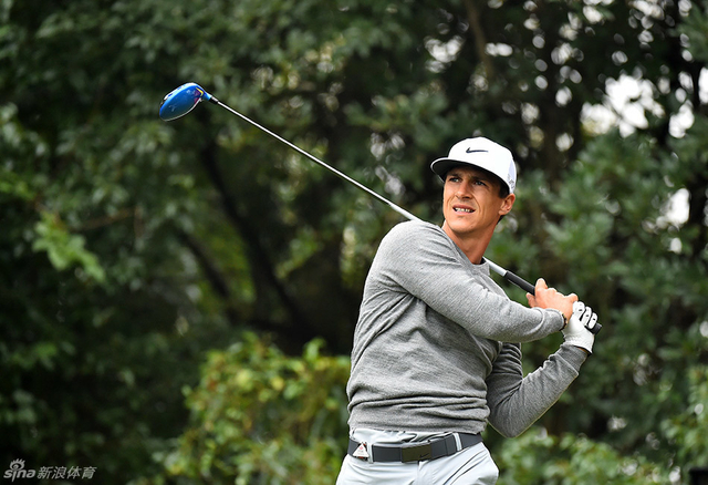 奥利森表情专注