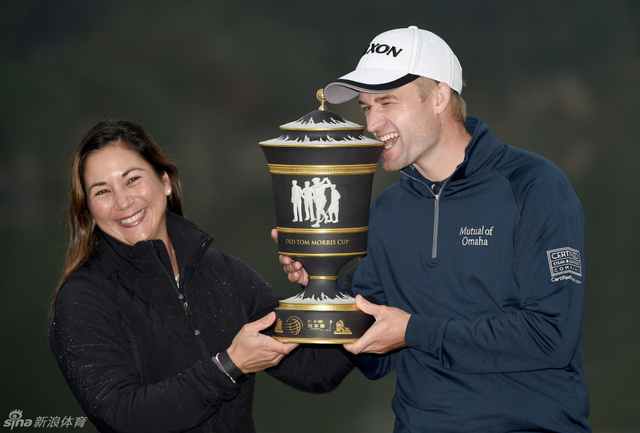 诺克斯展现顽皮一面