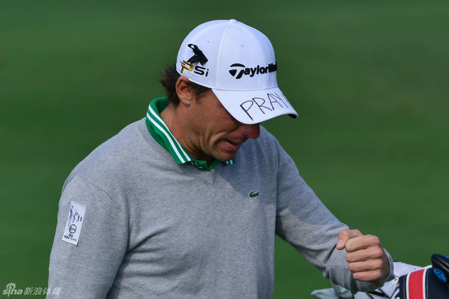 法国球手本杰明-赫伯特为巴黎祈祷