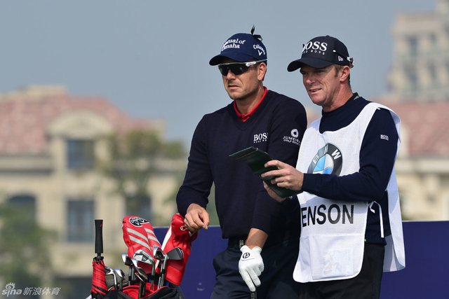 帽子上扎黑丝带