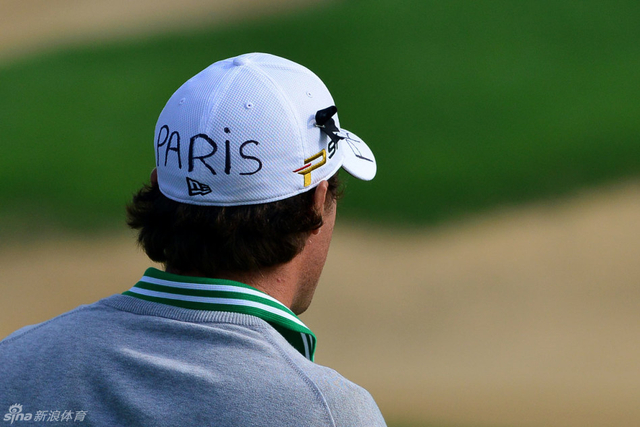 帽子后面写巴黎