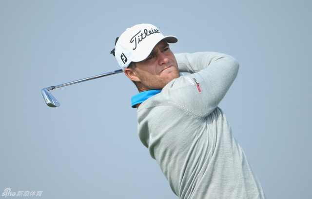 毕雅格德头戴黑丝带