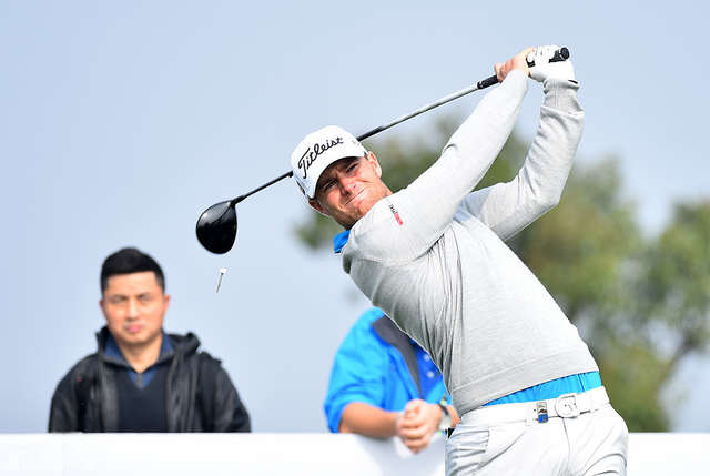 卢卡斯-毕雅格德开球