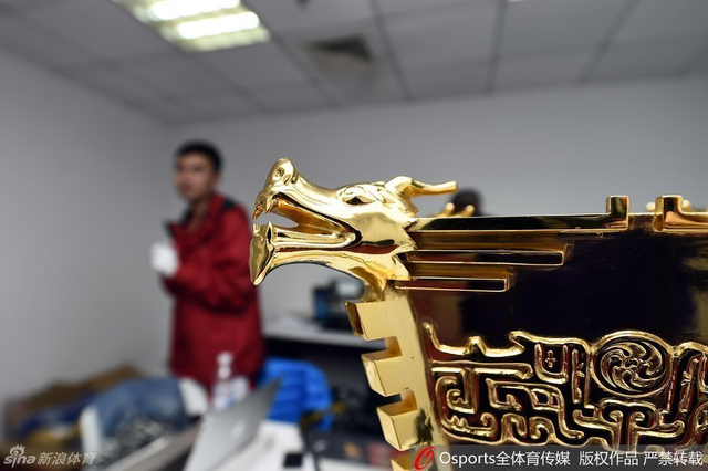 足协杯冠军奖杯细节照