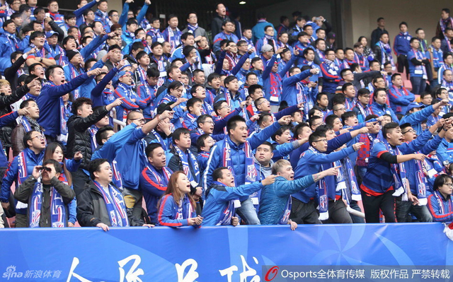 主场球迷热情高涨