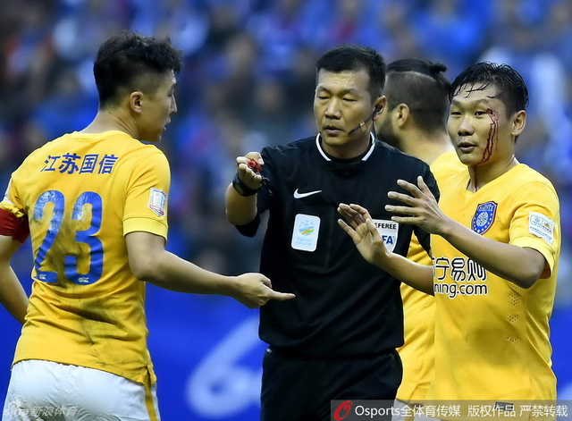 刘建业受伤流血