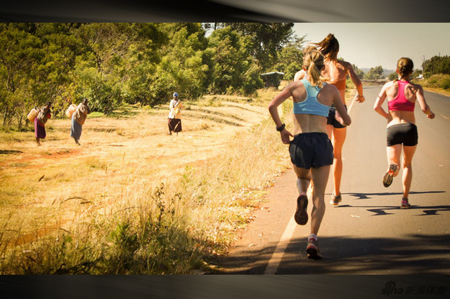 21-翻开《与肯尼亚人一起奔跑》这本书