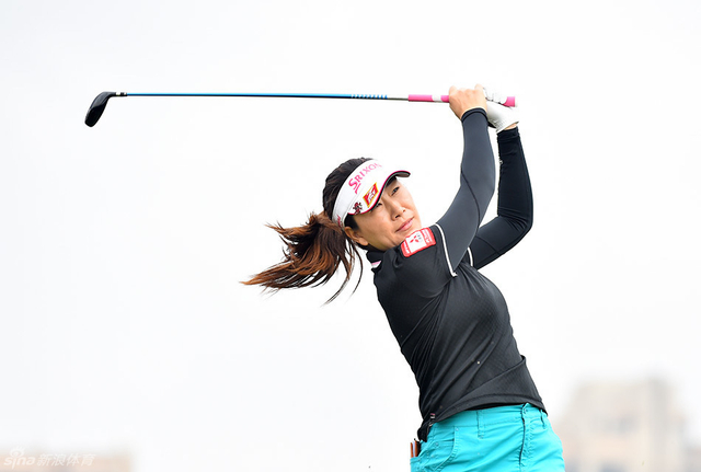 叶莉英长发飘逸