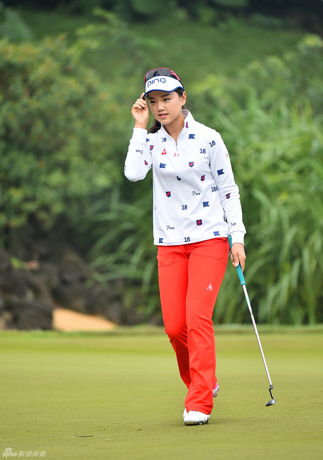 石昱婷甜美可爱