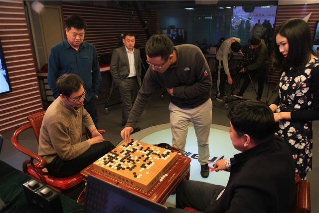 刘菁赛后分析棋局