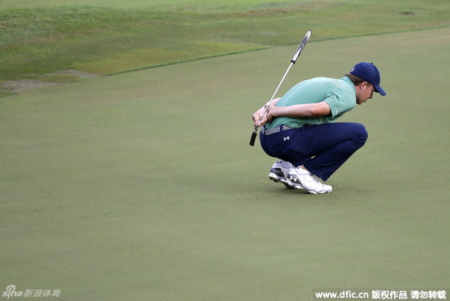 斯皮思在果岭上做神马
