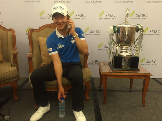 赛后接受祝贺电话轰炸