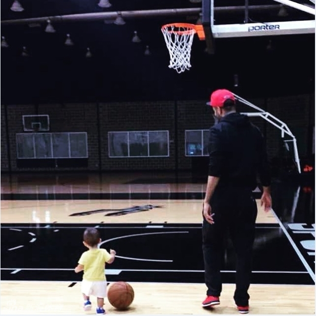 帕克带儿子打球，是想培养下一个小帕克吗？