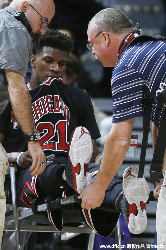 巴特勒强忍疼痛