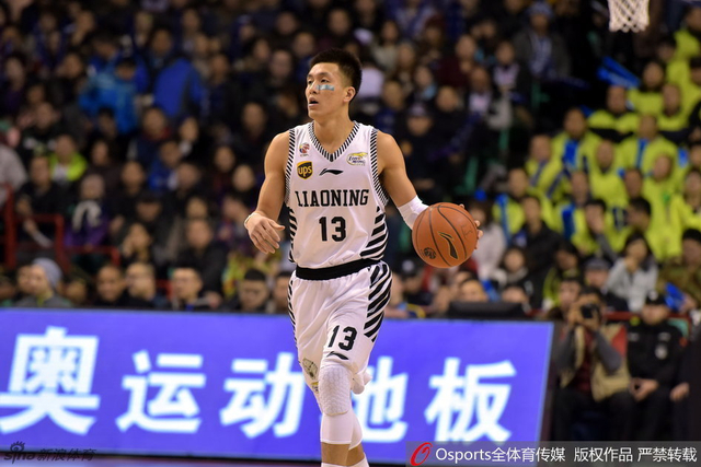 郭艾伦组织进攻