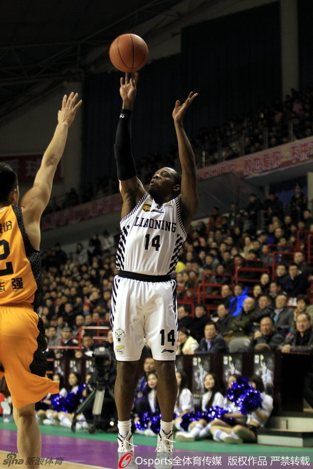 哈德森跳投出手