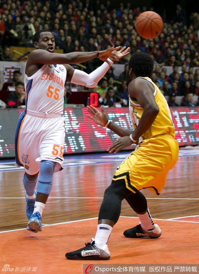 邓特蒙突破分球