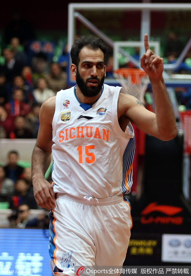 哈达迪庆祝得分