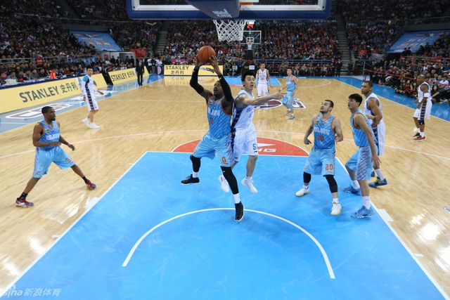 吉喆拼抢布拉切