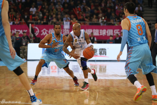 马布里目露凶光