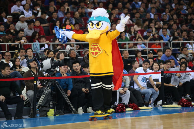 北京鸭大秀滑板技艺