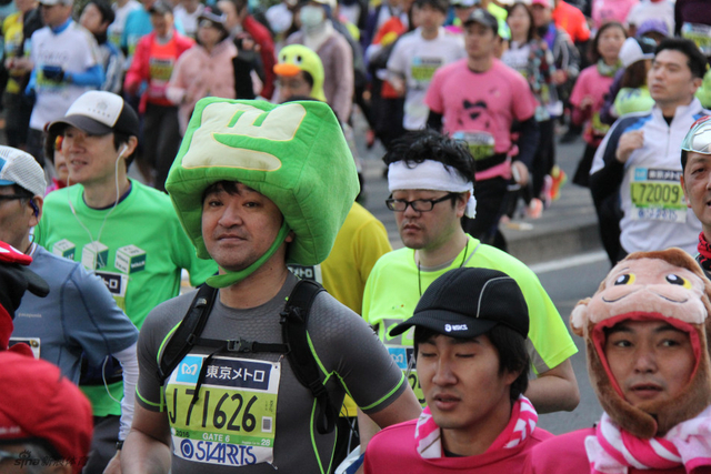 52/56北京时间2月28日8时,第10届东京马拉松正式鸣枪起跑.