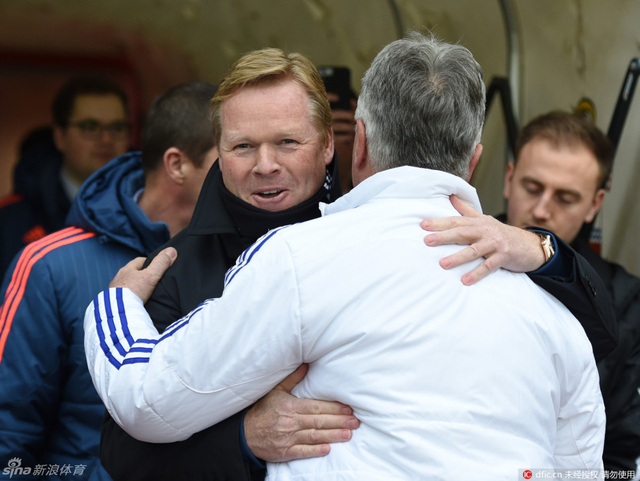 科曼与希丁克寒暄